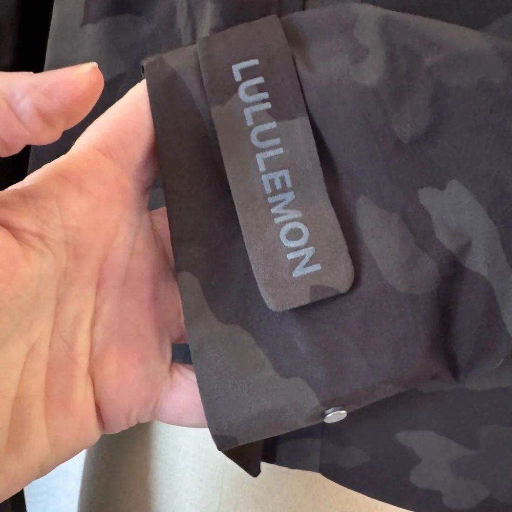 Lululemon Rain Chaser Jacket Heritage 365 Camo Dark Olive - Picture 6 of 10